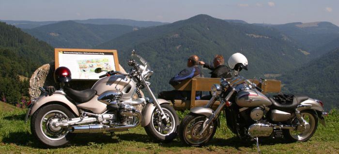 Motorradfahrer bei der Rast