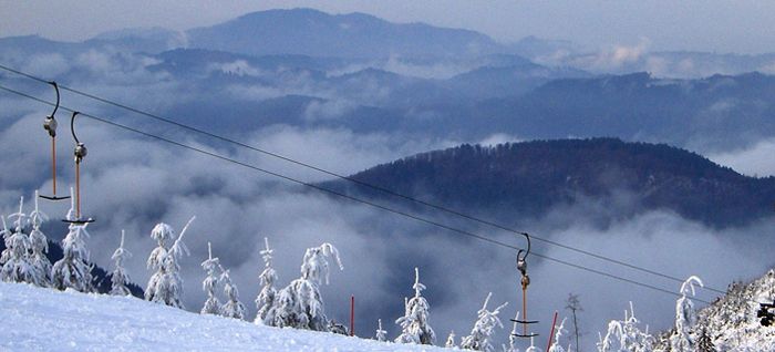 Skilift mit Blick in die Vogesen