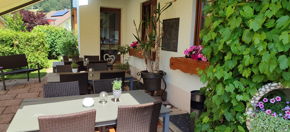 unsere schöne Terrasse im Landhaus Mast
