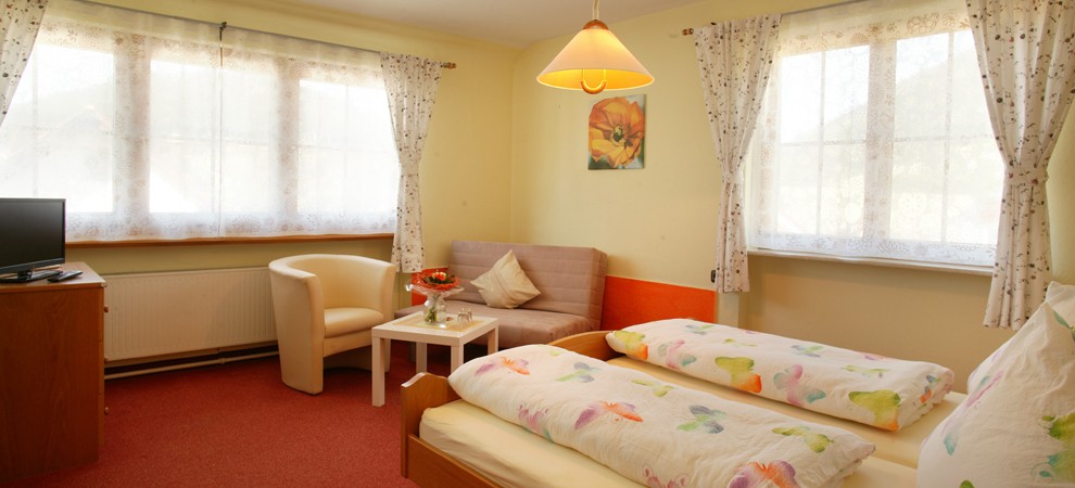 behagliches Gästezimmer im Landhaus Mast